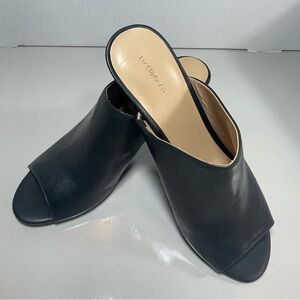 Liz Claiborne “Pearse “ black mule